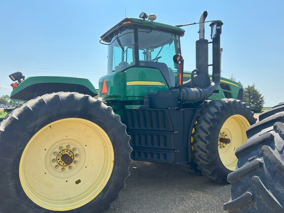 2010 John Deere 9330 Tractor 4WD