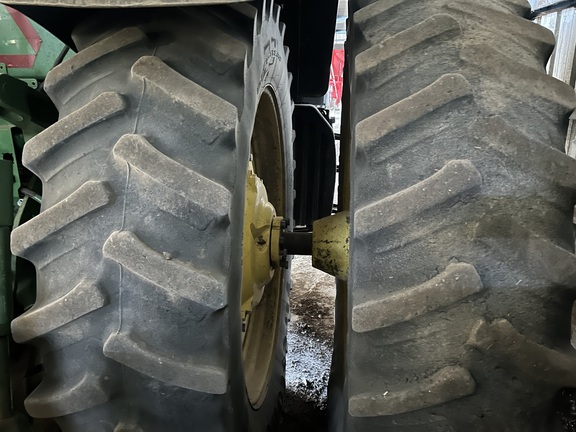 2015 John Deere 7230R Tractor