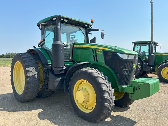 2015 John Deere 7230R Tractor