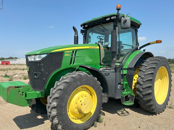 2015 John Deere 7230R Tractor