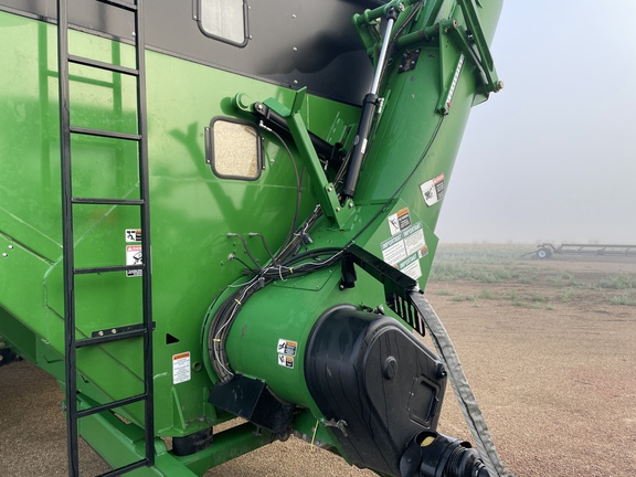 2019 Brent 2096 Grain Cart