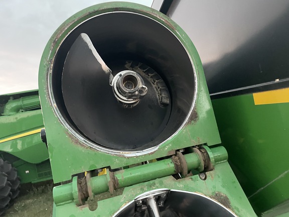 2019 Brent 2096 Grain Cart