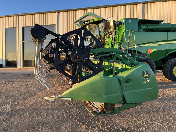 2010 John Deere 635F Header Combine