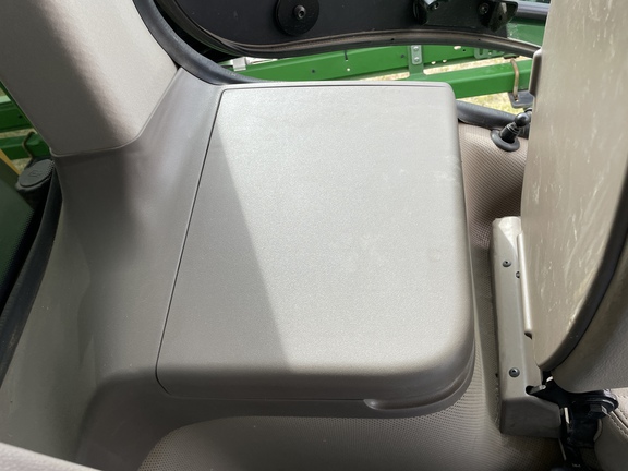 2017 John Deere R4038 Sprayer/High Clearance