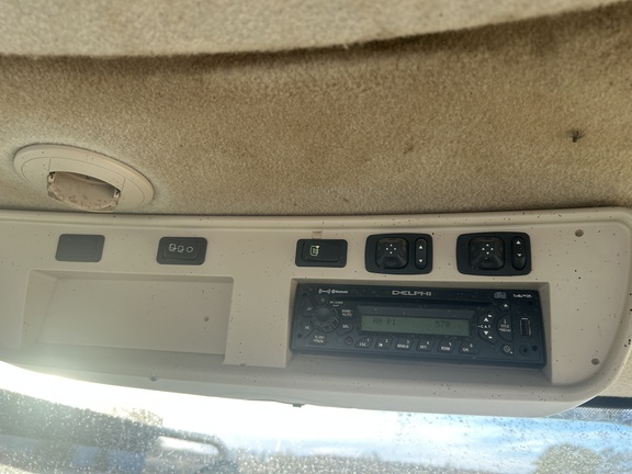 2013 John Deere 7215R Tractor