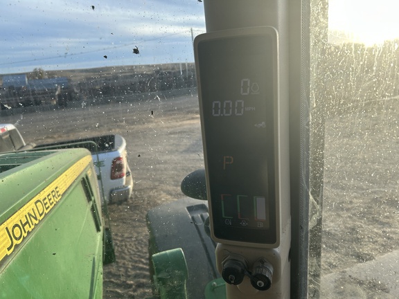 2013 John Deere 7215R Tractor