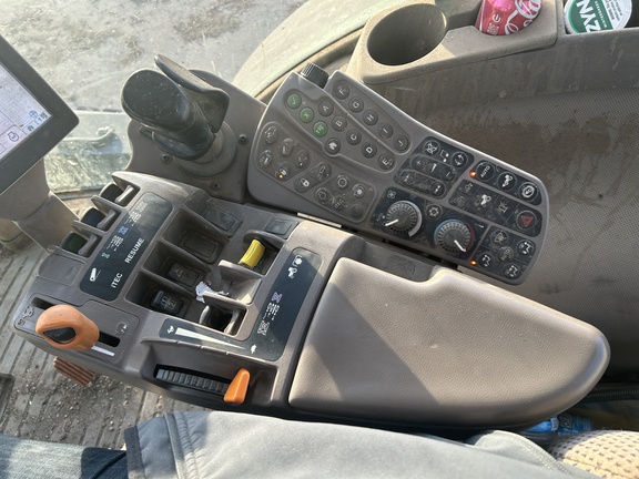 2013 John Deere 7215R Tractor