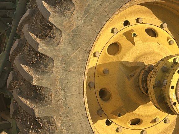 2013 John Deere 7215R Tractor