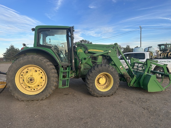 2011 John Deere 7530 Premium Tractor