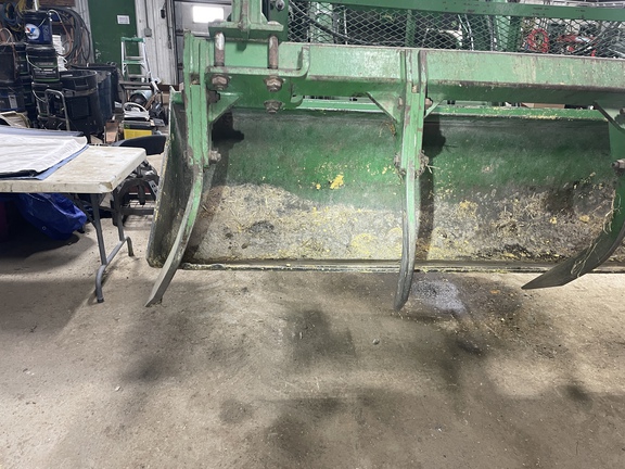 2019 John Deere 6195R Tractor