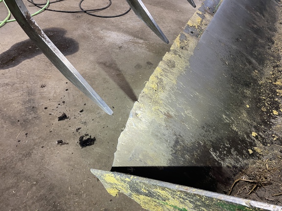 2019 John Deere 6195R Tractor