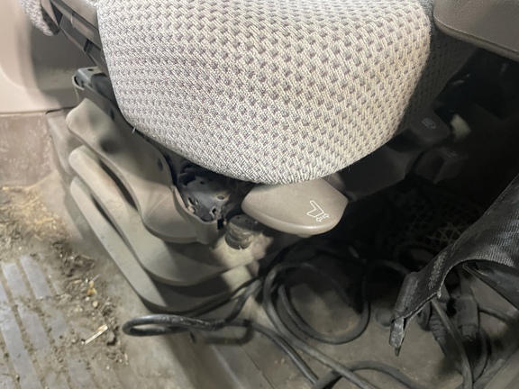 2019 John Deere 6195R Tractor