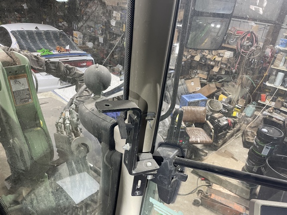 2019 John Deere 6195R Tractor