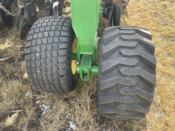 2014 John Deere 1890 Air Seeder