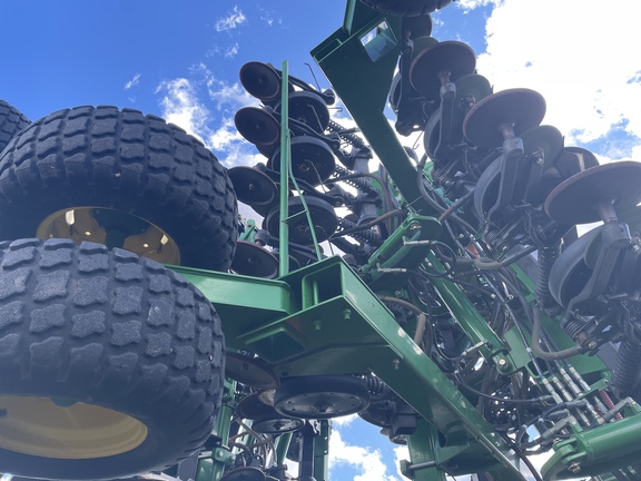 2014 John Deere 1890 Air Seeder