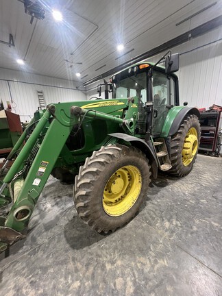 2003 John Deere 7520 Tractor