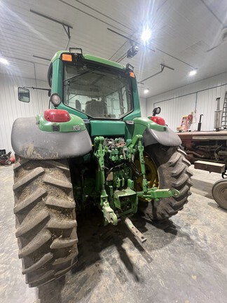 2003 John Deere 7520 Tractor