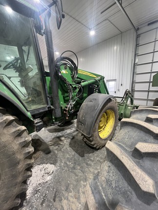 2003 John Deere 7520 Tractor