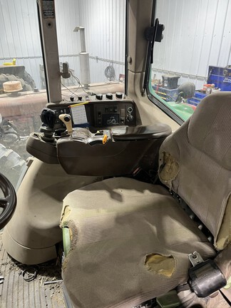 2003 John Deere 7520 Tractor