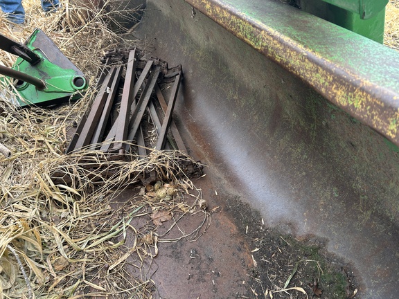 2003 John Deere 7520 Tractor