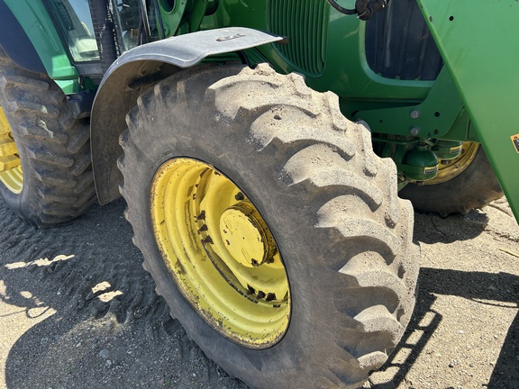 2003 John Deere 7520 Tractor
