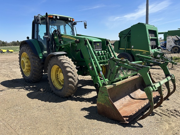 2003 John Deere 7520 Tractor