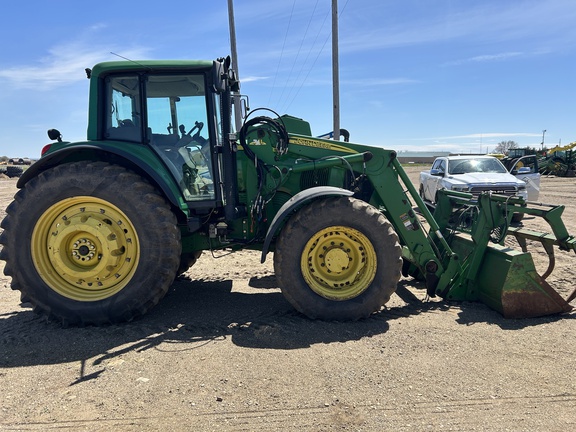 2003 John Deere 7520 Tractor