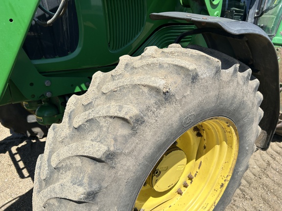 2003 John Deere 7520 Tractor