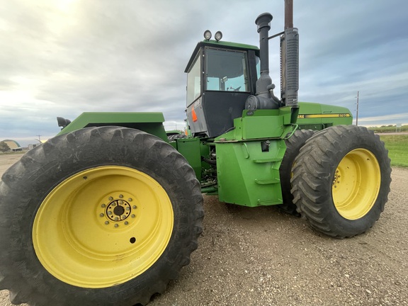 1990 John Deere 8760 Tractor 4WD