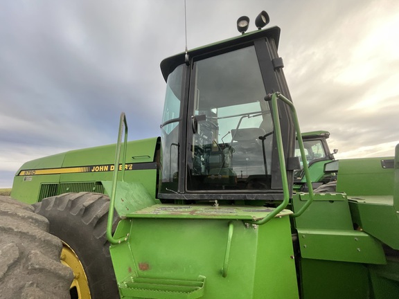 1990 John Deere 8760 Tractor 4WD