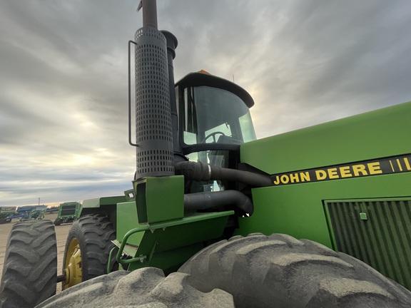1990 John Deere 8760 Tractor 4WD