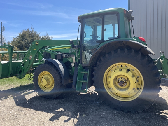 2004 John Deere 7420 Tractor