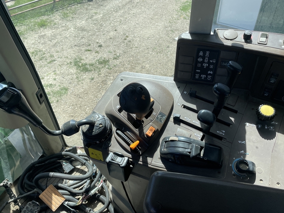 2004 John Deere 7420 Tractor