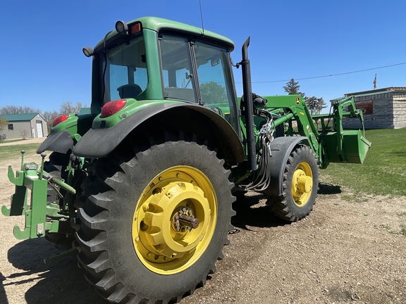 2004 John Deere 7420 Tractor