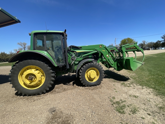 2004 John Deere 7420 Tractor