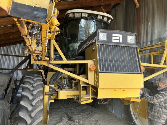 1998 RoGator 854 Sprayer/High Clearance