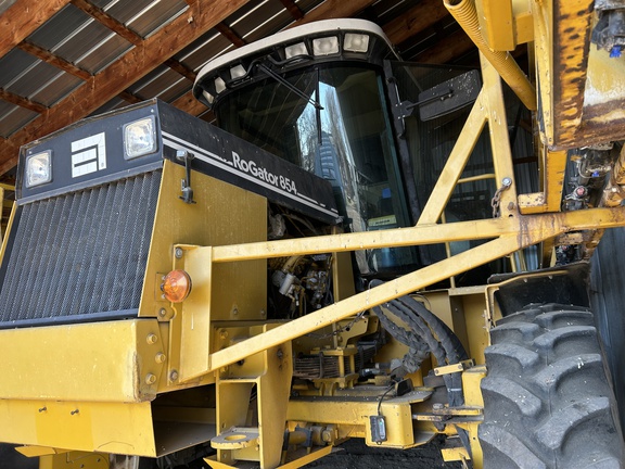 1998 RoGator 854 Sprayer/High Clearance