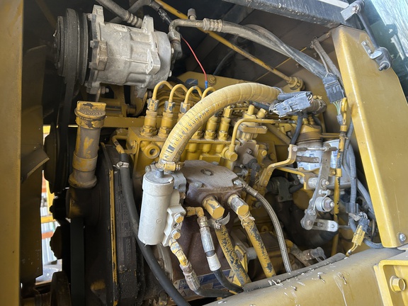 1998 RoGator 854 Sprayer/High Clearance