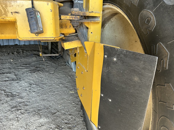 1998 RoGator 854 Sprayer/High Clearance
