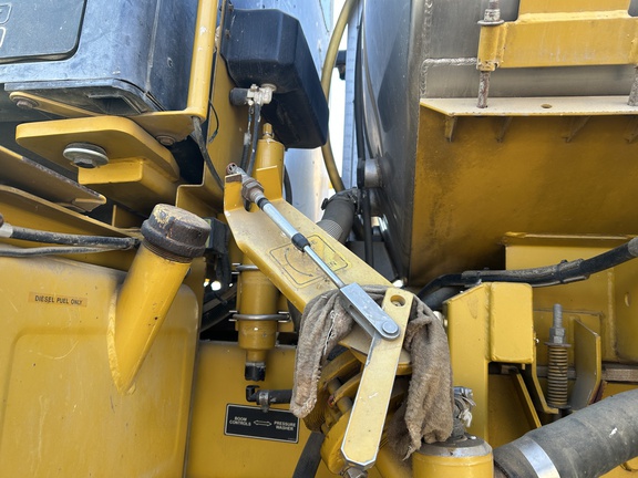 1998 RoGator 854 Sprayer/High Clearance