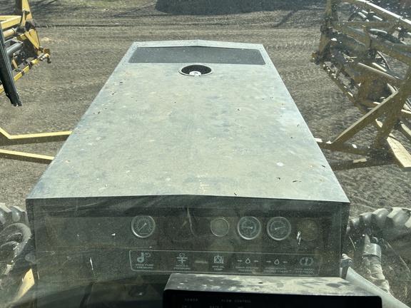1998 RoGator 854 Sprayer/High Clearance