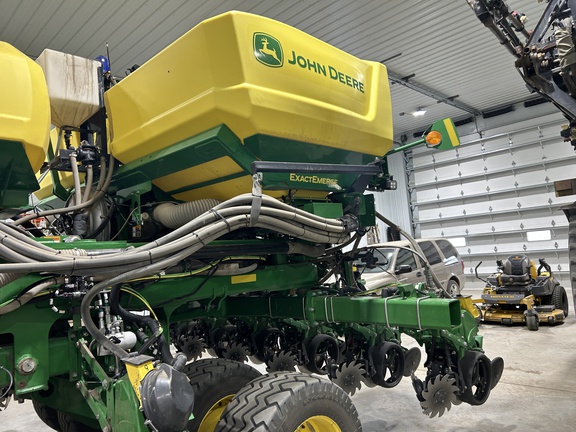 2022 John Deere DB60 Planter