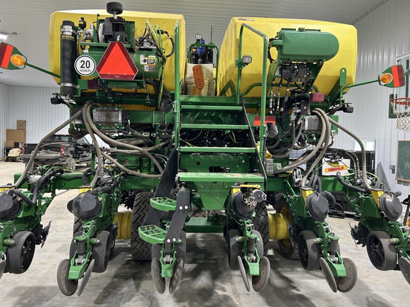 2022 John Deere DB60 Planter