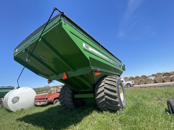 2018 J&M 1401-22 Grain Cart