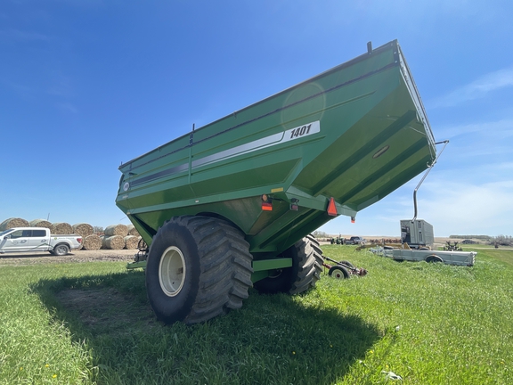 2018 J&M 1401-22 Grain Cart
