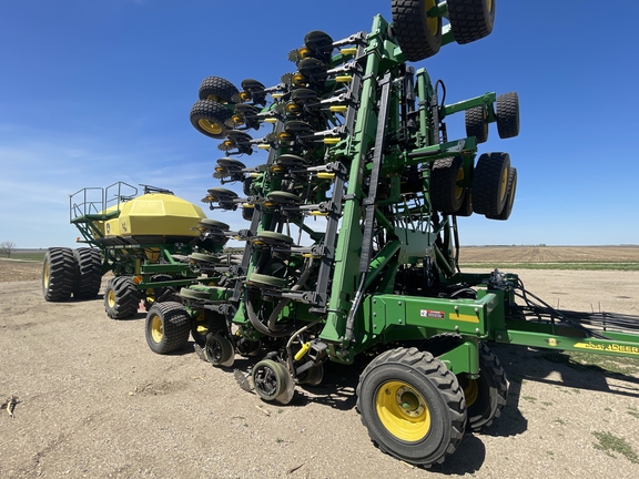 2013 John Deere 1890 Air Seeder