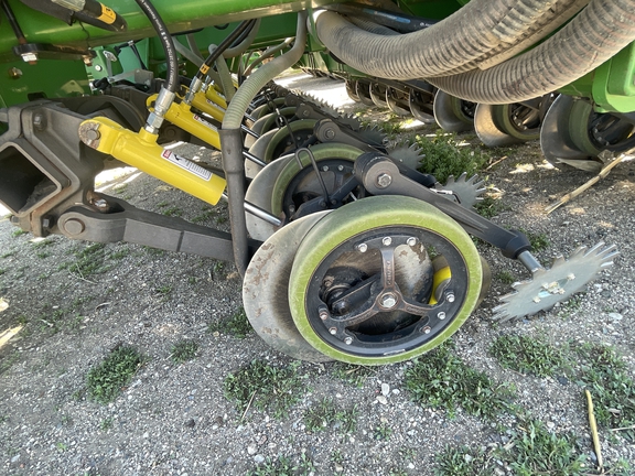 2013 John Deere 1890 Air Seeder