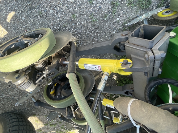 2013 John Deere 1890 Air Seeder