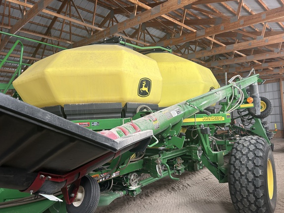 2012 John Deere 1890 Air Seeder