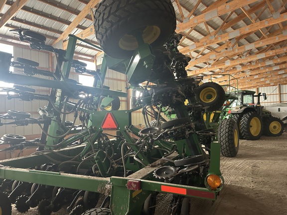 2012 John Deere 1890 Air Seeder
